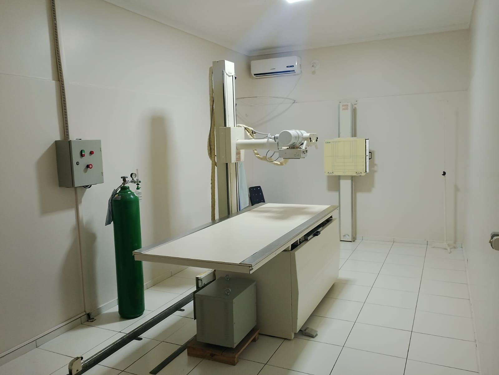 Sala de raio-X do Hospital São José de Chapada.